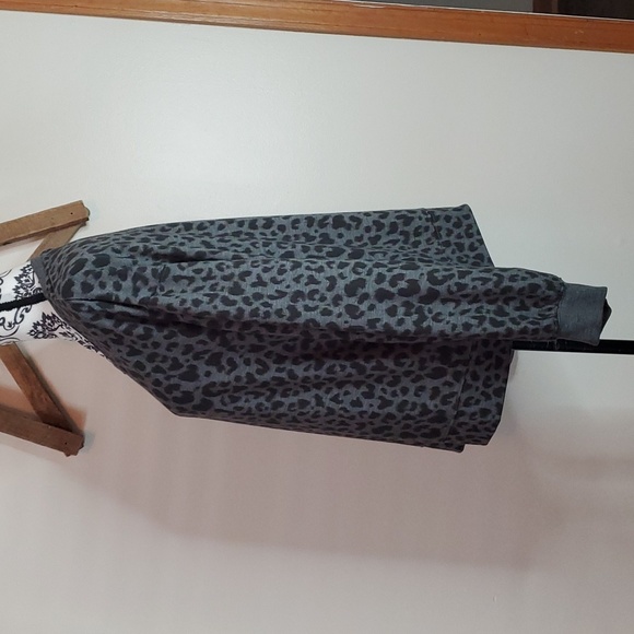 Danskin Junior's Sweatshirt  EUC - Picture 4 of 5